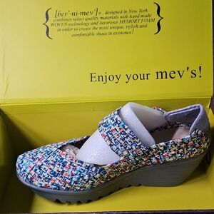 NWT Bernie Mev Women's Lulia Pixel Wedge Sandal Sz 39 Or 8